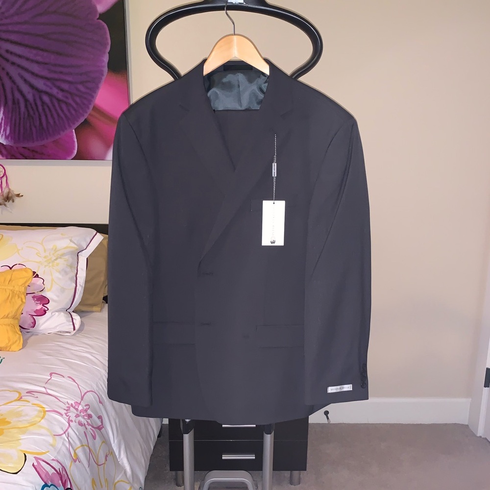 Geoffrey Beene Gray 2pc. Suit Size 48R “NEW”